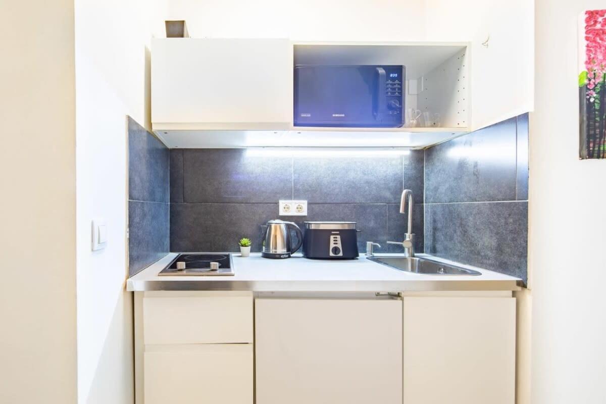 Central Room For Solo Traveller บูดาเปสต์ ภายนอก รูปภาพ